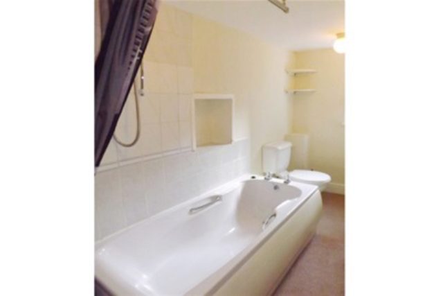  Image of 1 bedroom Studio flat to rent in Wallingford Street Wantage OX12 at Wantage, OX12 8AU